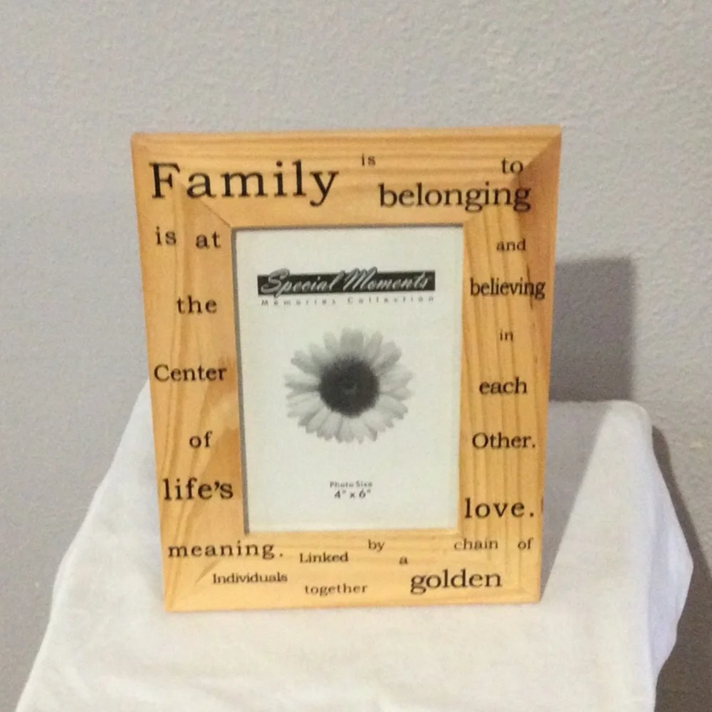Special Moments Memories Collection FAMILY Photo Frame NWOT